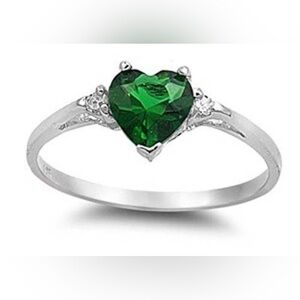 Emerald Color Heart Shaped Ring, size 8- Nwt